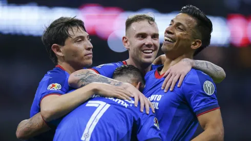 Cruz Azul ganó, gustó, goleó y se ilusiona con el título.