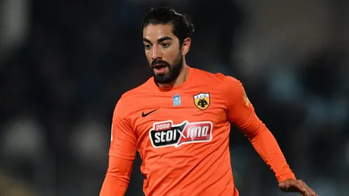 El ex jugador de los cementeros comparte vestuario en el AEK Atenas con Pizarro, quien sería objeto de deseo de La Máquina.