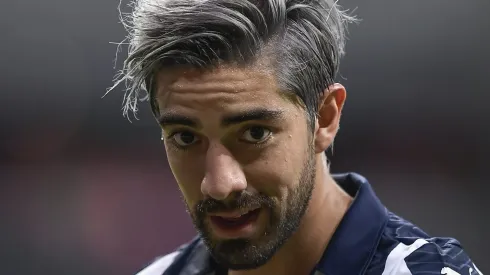 El mediocampista mexicano está por la labor de salir del conjunto griego después de que no entre en los planes de Matías Almeyda.