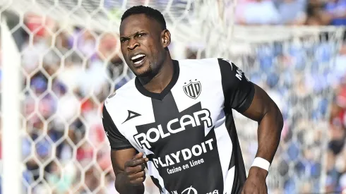 El delantero colombiano anotó uno de los dos goles con los que el Necaxa se impuso a los cementeros en el Estadio Ciudad de los Deportes.