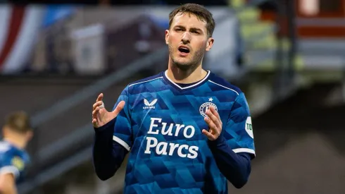 Santi Giménez no anotó en la fecha doble.