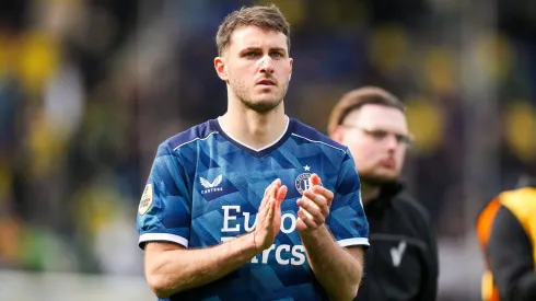 Santiago Giménez va por otro título en Europa.