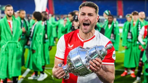 Santiago Giménez, orgulloso canterano de Cruz Azul.