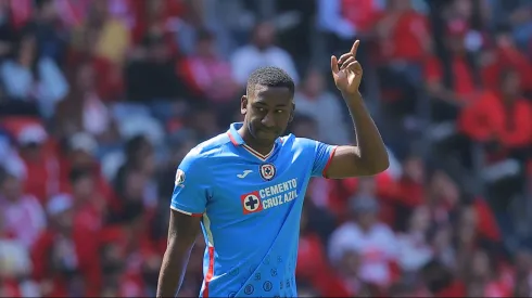 La afición de Cruz Azul se lamenta por el presente de Gonzalo Carneiro