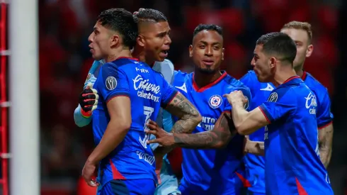 Aficionados de Cruz Azul responden a la polémica publicación de Toluca.
