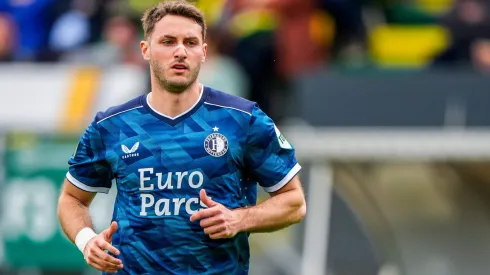 Santi Giménez juega sus últimos partidos con el Feyenoord.