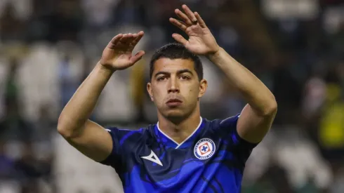 Erik Lira sufrió una dura entrada frente a Pumas.