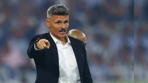 Fernando Ortiz, DT de Rayados, moverá sus piezas.