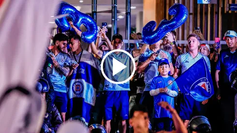 No podía faltar el 33 en la serenata a Cruz Azul.