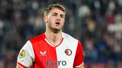 Santi Giménez perdió el trono del más valioso de Países Bajos.