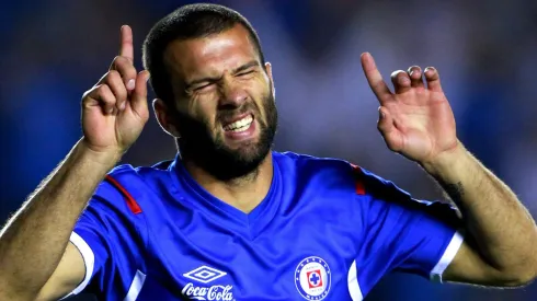 El ex delantero de Cruz Azul siempre mostró su cariño por el cuadro madrileño y esto no gusta a algunos cementeros.