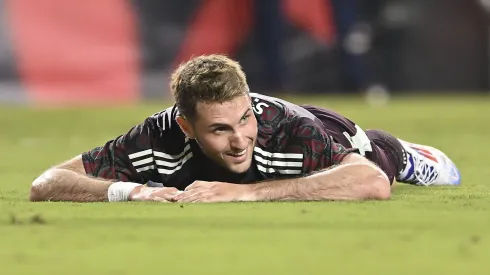 Santi Giménez durante la derrota de México contra Brasil.