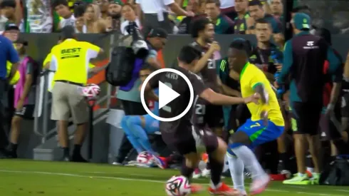 El defensor del América en la jugada contra el astro del Real Madrid.