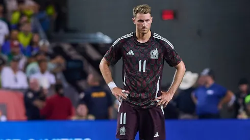 El delantero mexicano está muy cerca de fichar por el cuadro de Londres.