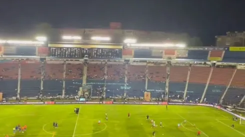 Pobre asistencia en el Estadio Azul.