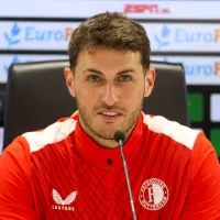 Feyenoord anunció al reemplazo de Santi Giménez y las redes estallaron por su parecido físico