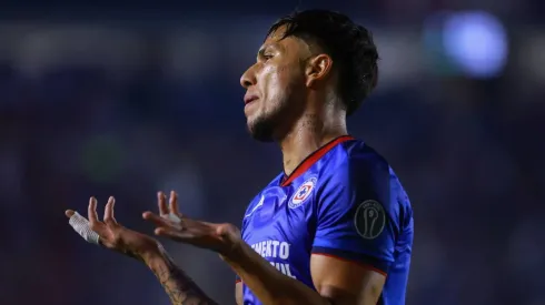 En Cruz Azul hay dudas sobre la salida de Carlos Salcedo
