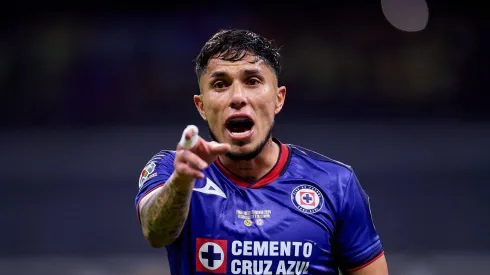 El defensor alegó problemas personales y pidió facilitar su salida de la institución cementera.