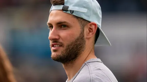 Santi Giménez se encuentra definiendo su futuro.