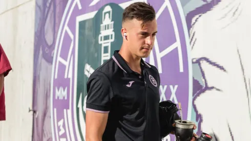 El jugador argentino no cuenta para Martín Anselmi ni el club cementero y estaría por la labor de abandonar la institución en los próximos días.