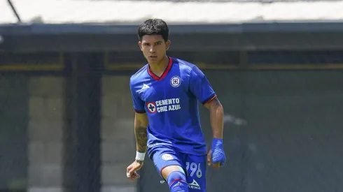 El mediocampista mexicano se marcha al futbol de Europa y su lugar lo tomaría un canterano que deslumbra a todos en Cruz Azul.