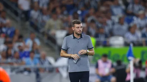 El entrenador de Cruz Azul pasó por los micrófonos en la sala de prensa tras un contundente 0-4 en el Estadio BBVA.