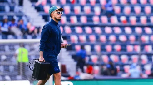 El defensor mexicano pidió la baja indefinida en el elenco cementero después de problemas personales que lo llevaron a mudarse al extranjero.