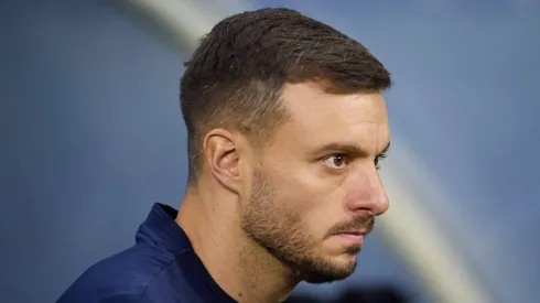 El entrenador argentino convoca al Brujo a pesar de que éste está a punto de salir hacia el AEK Atenas.