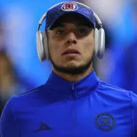 Carlos Salcedo reapareció pese a difícil momento: así reaccionó al tercer triunfo consecutivo de Cruz Azul