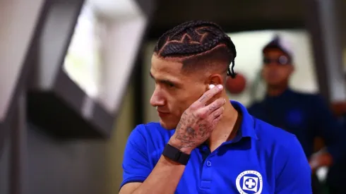 El delantero mexicano perdió la titularidad en el conjunto de Martín Anselmi y se truncó su pase al futbol de Europa.