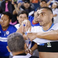 El gran gesto de Giorgos Giakoumakis con una aficionada tras la victoria de Cruz Azul