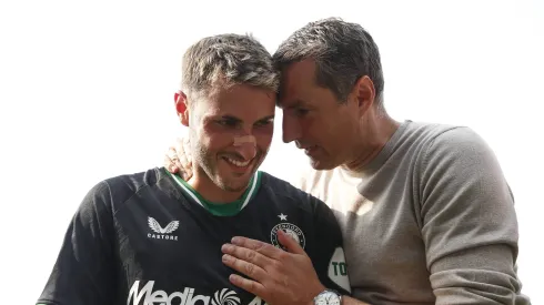 Entrenador del Feyenoord habló de la posible salida de Santi Giménez