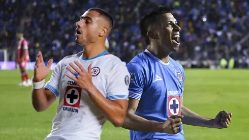 Comienza a debatirse sobre el equipo de Cruz Azul ante América. ¿Sepúlveda o Giakoumakis?