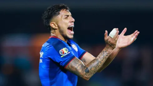 La extraña señal de Cruz Azul en Instagram con Carlos Salcedo.
