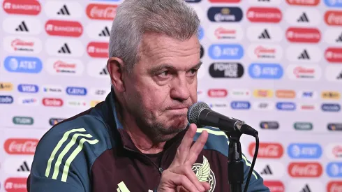 Javier Aguirre defendió a Santi Giménez tras el gol que falló