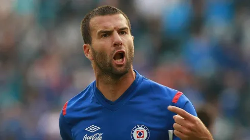 Tito Villa, incluído entre los 3 mejores delanteros de la historia de Cruz Azul, según la IA.