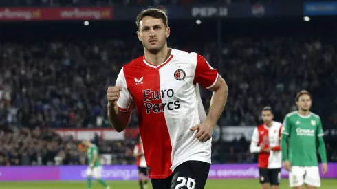 ¿Dónde y cómo ver el debut de Santi Giménez en la Champions League 2024/25?