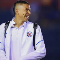 Cruz Azul presume a Mier y Gudiño con los nuevos uniformes de entrenamiento de portero