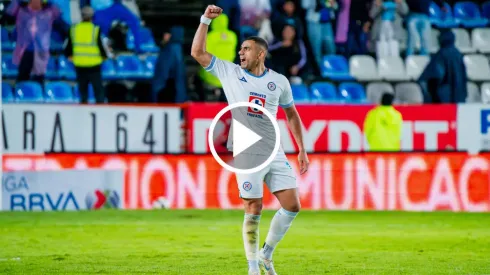 El detalle de Giorgos Giakomakis con la afición tras su doblete