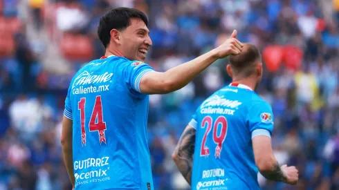 Cruz Azul usó dorsales rosas frente a Necaxa y lo hará por todo octubre.