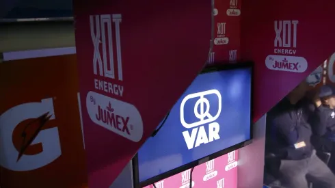 El ex árbitro mexicano explicó por qué no se debió pitar penal en favor de La Máquina.