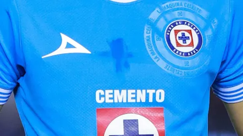 Salió a la venta la nueva playera alternativa de Cruz Azul 2024-25.