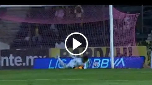 El guardavallas del Club América protagonizó un oso tremendo en la victoria de los suyos sobre Rayados de Monterrey.