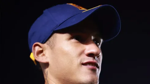 El delantero mexicano se midió por primera vez a los que fueron sus compañeros hasta el semestre pasado.