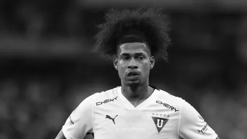 El futbolista ecuatoriano estuvo involucrado en un accidente automovilístico a principios del mes pasado.