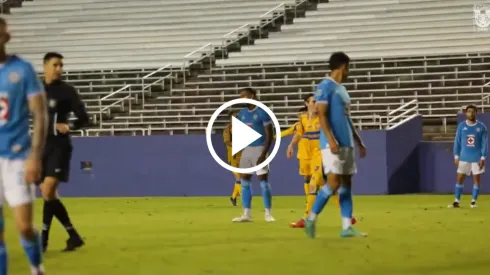 El defensor argentino no pasa por su mejor momento de forma y quedó reflejado en el amistoso contra los universitarios.