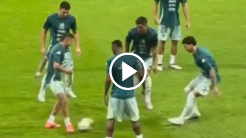 El defensor de Cruz Azul quedó retratado en la previa del compromiso entre México y Honduras que se disputa en el Nemesio Diez.