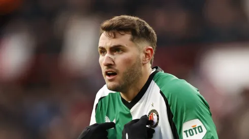 El canterano de Cruz Azul no estuvo acertado en la derrota de su equipo ante el PSV Eindhoven en el marco de la Eredivisie.