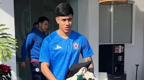 Omar Campos ya se puso el uniforme de Cruz Azul.