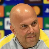 Guiño de Santiago Giménez a Arne Slot, DT del Liverpool: "Reencontrarse. Volverse a ver"